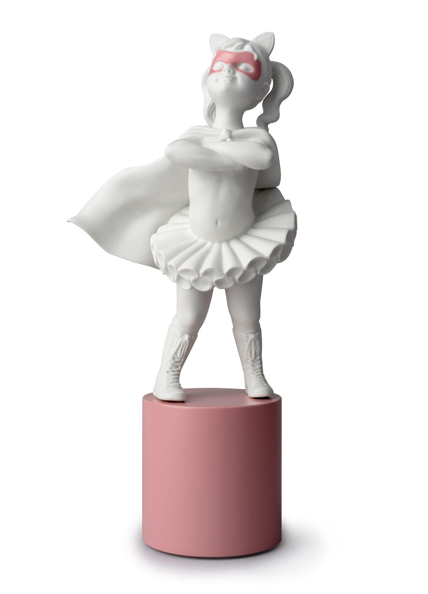Sono una statuetta di una ragazza supereroina