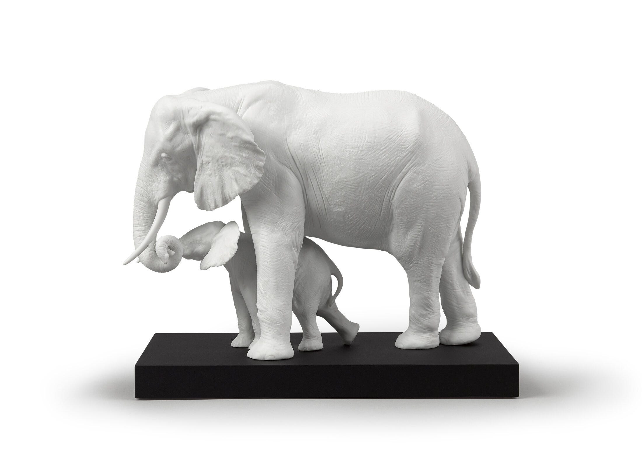 Leading The Way Elefanti Scultura Bianca