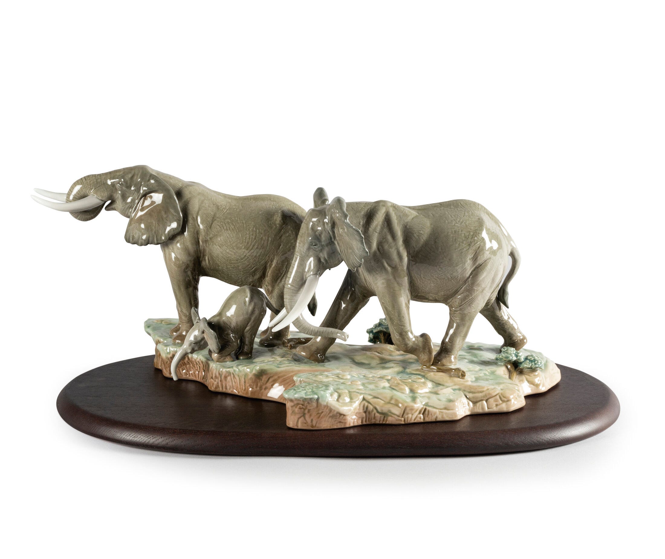 A Stop Along The Way Elephants Sculpture | Lladró® USA
