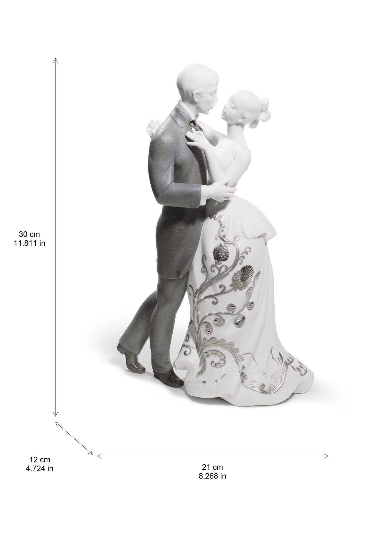 Lovers' Waltz Couple Figurine. Silver Lustre | Lladró® USA