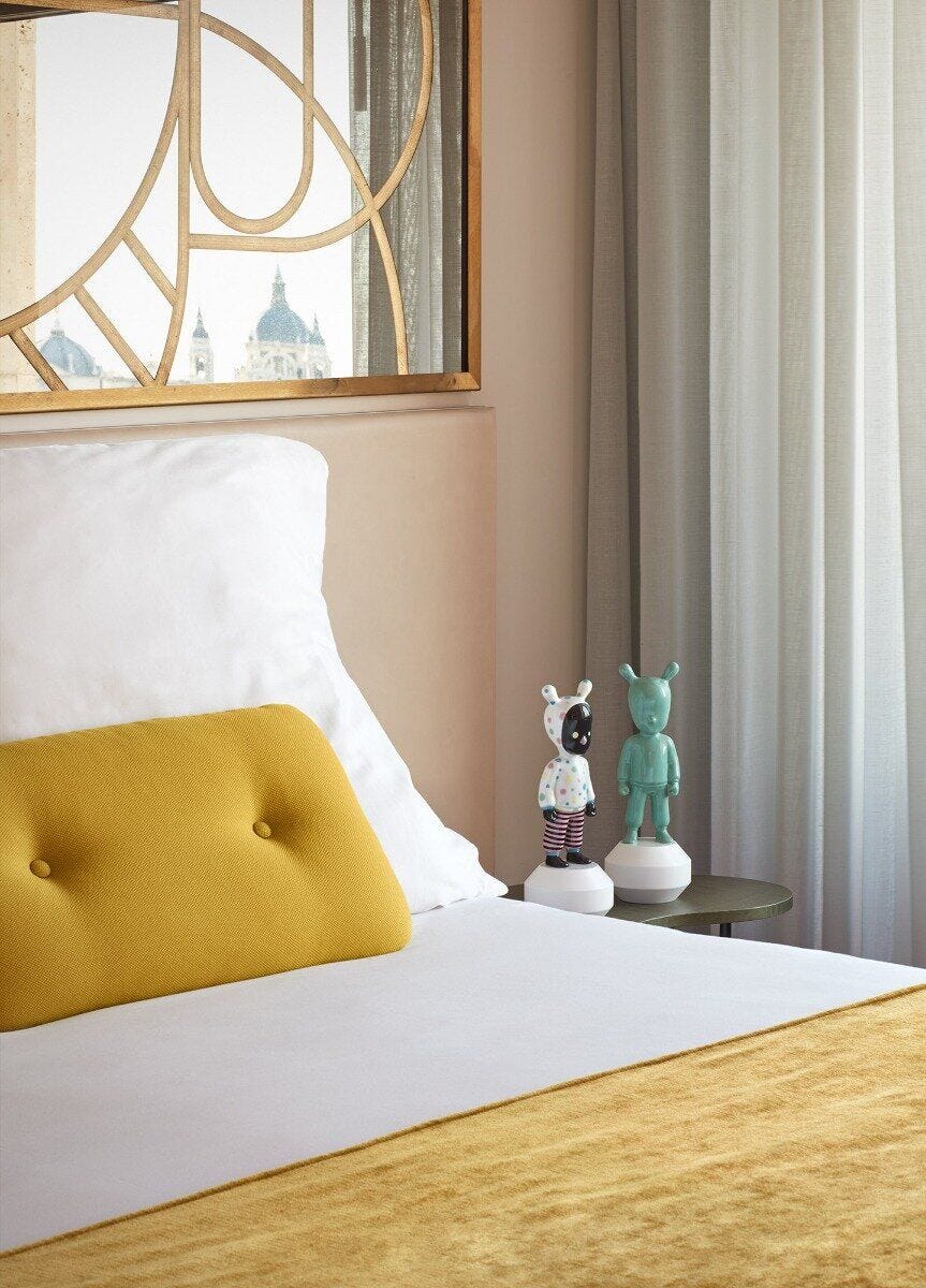 The Guest by Devilrobots - 小 - Lladro-Japan