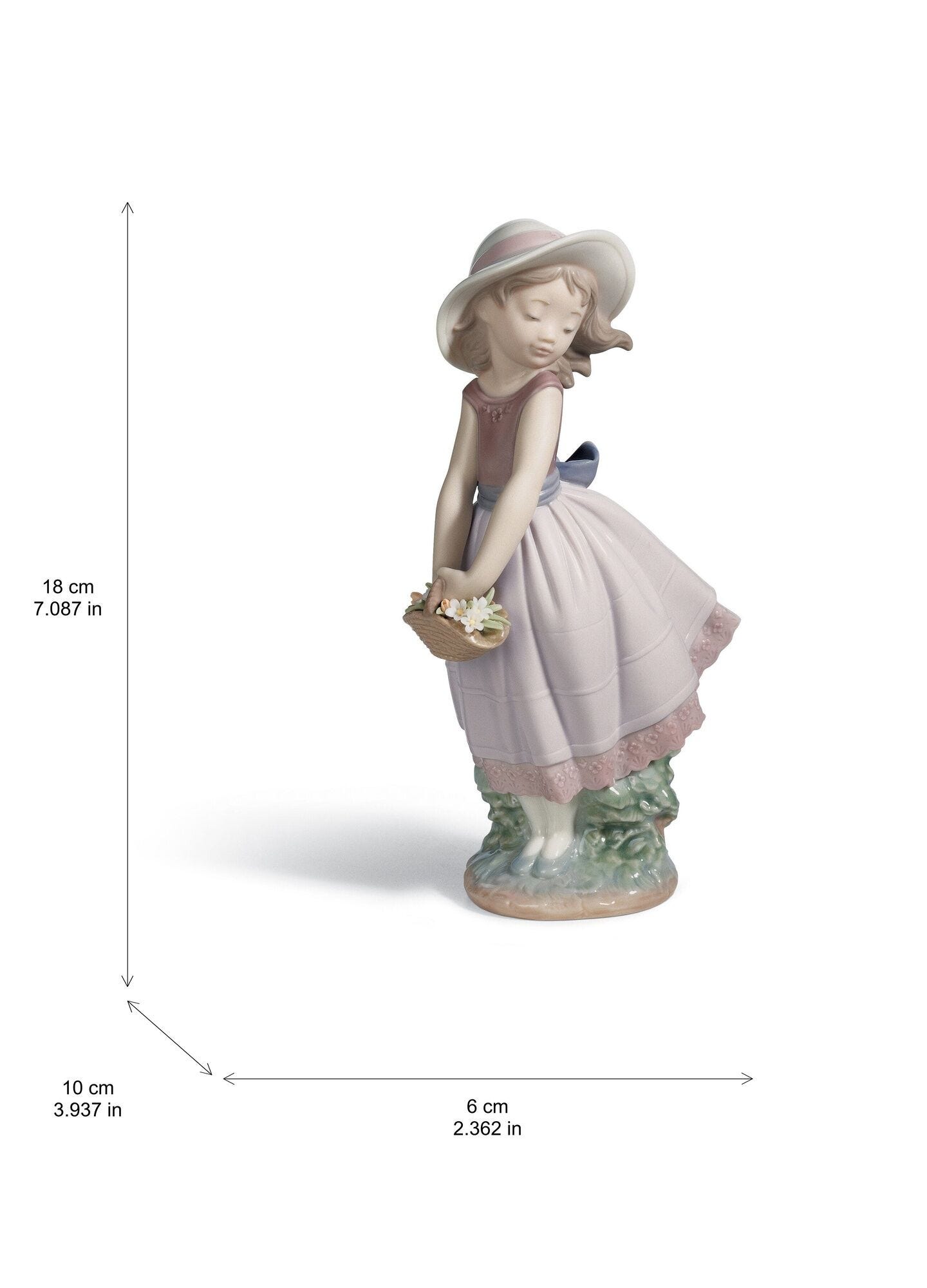 Pretty innocence Girl Figurine | Lladró® USA