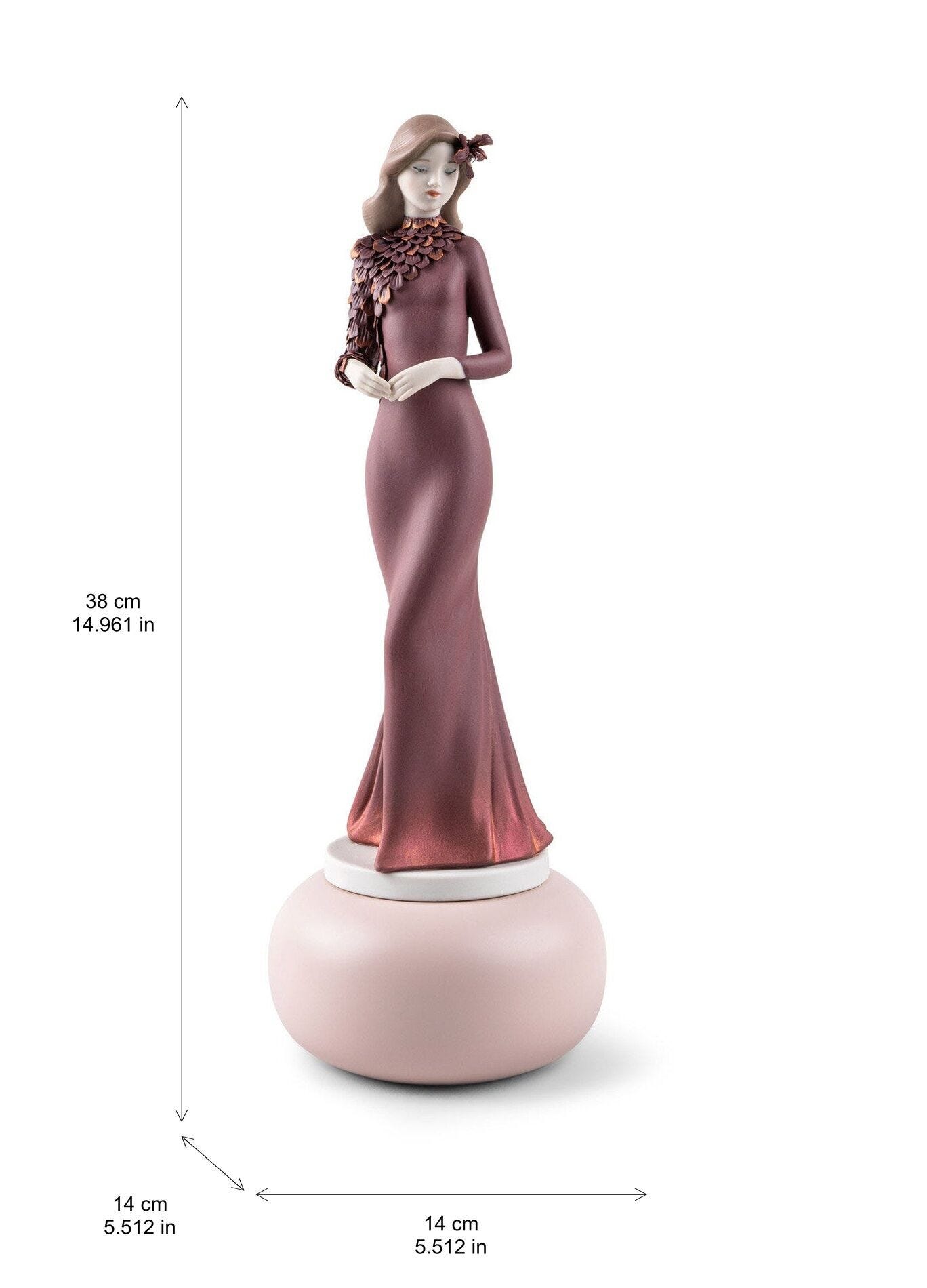 Haute Allure Timeless style Sculpture. Limited Edition | Lladró® USA