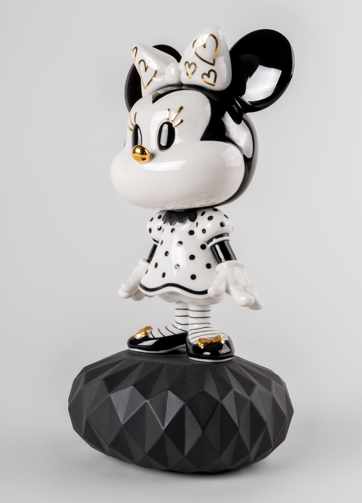 ミッキー　LLADRO Amazon.com: LLADRÓ Mickey Mouse Figurine. Porcelain Mickey