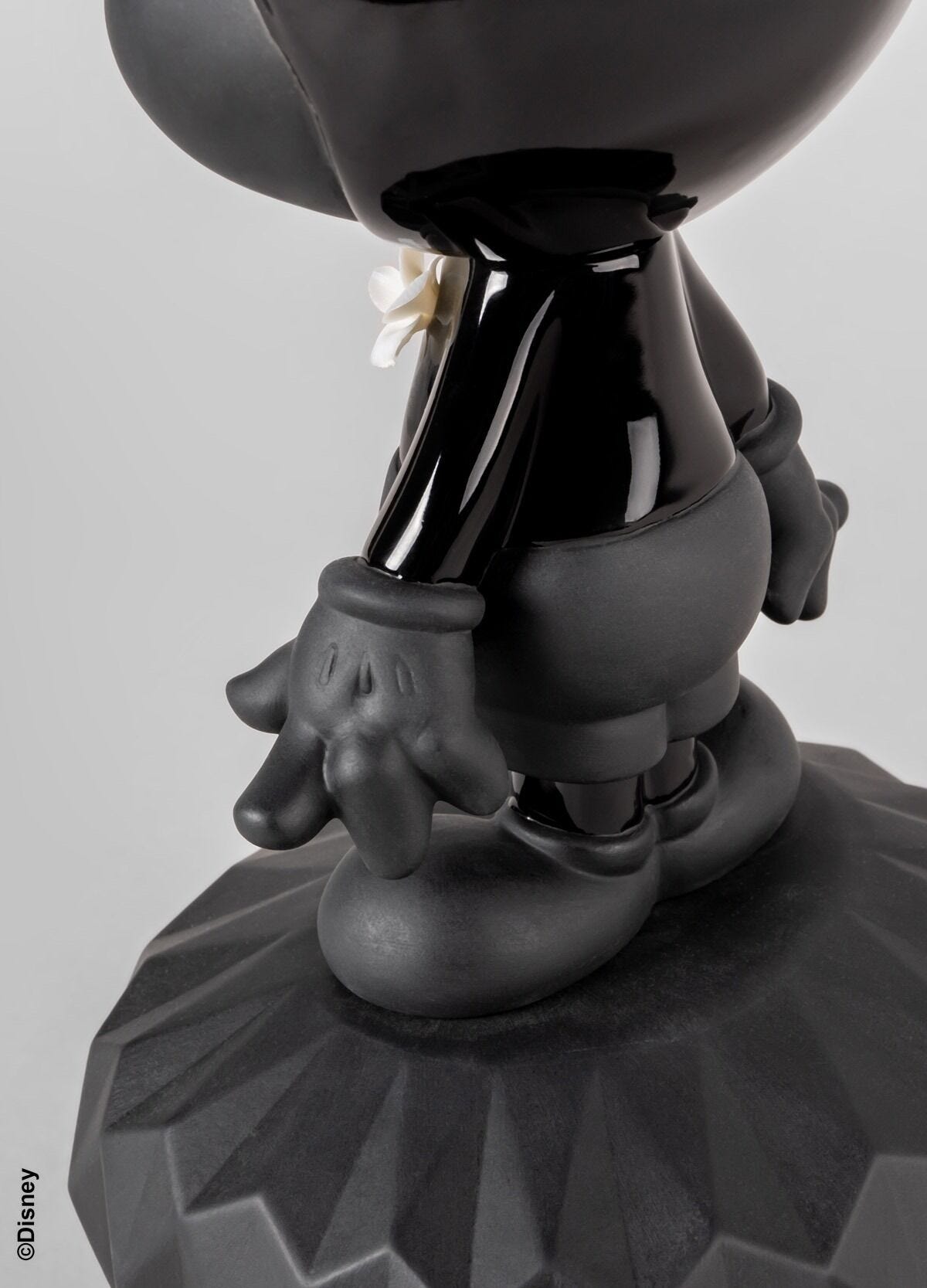 ミッキーマウス™ (Total Black) | リヤドロ公式オンライン