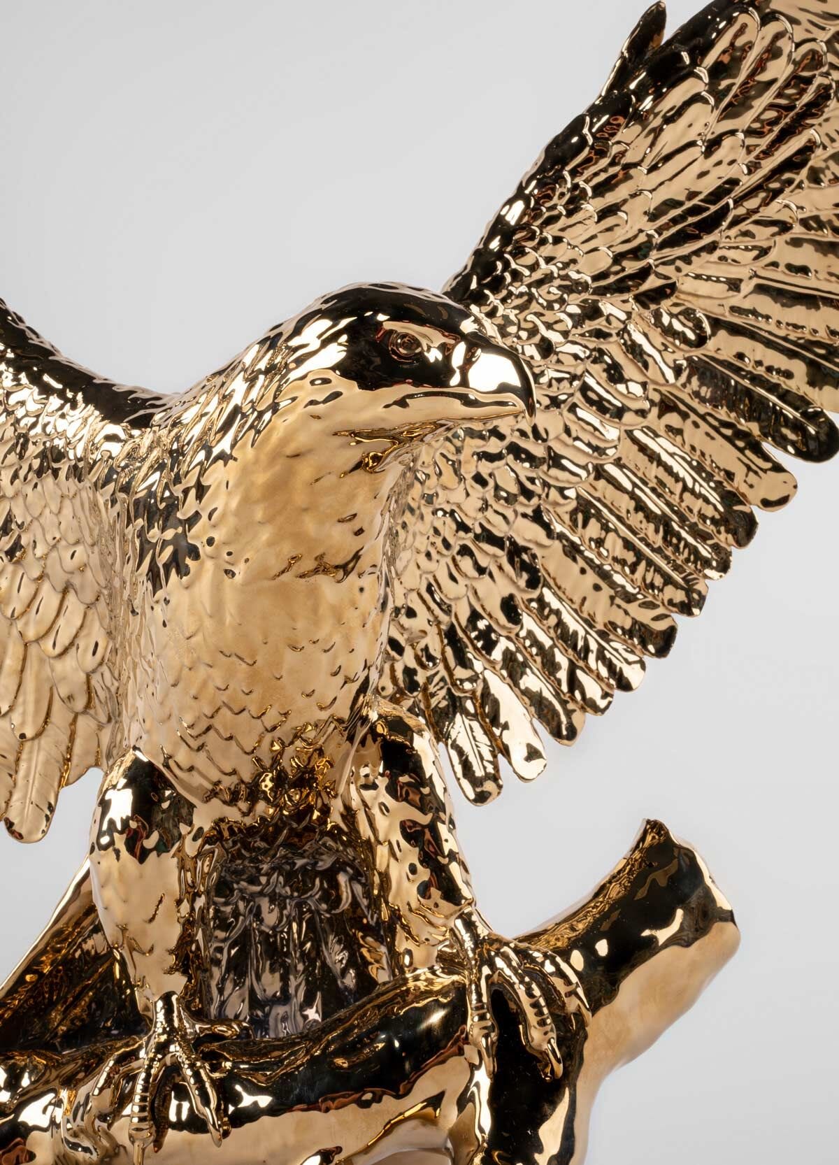 Freedom eagle Sculpture. Gold. Limited Edition | Lladró® Singapore