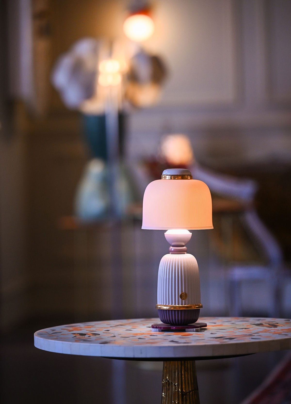 Kokeshi wireless lamp - cream | Lladró® USA