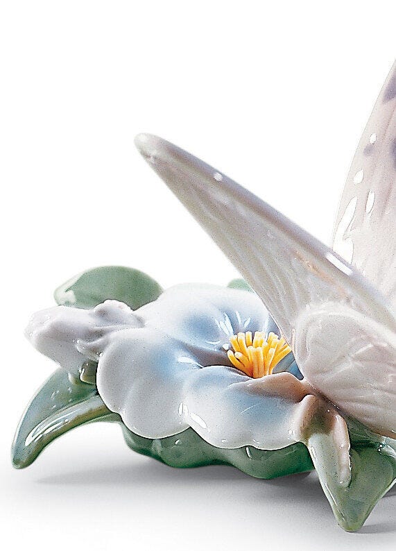 Refreshing Pause Butterfly Figurine - Lladro-USA