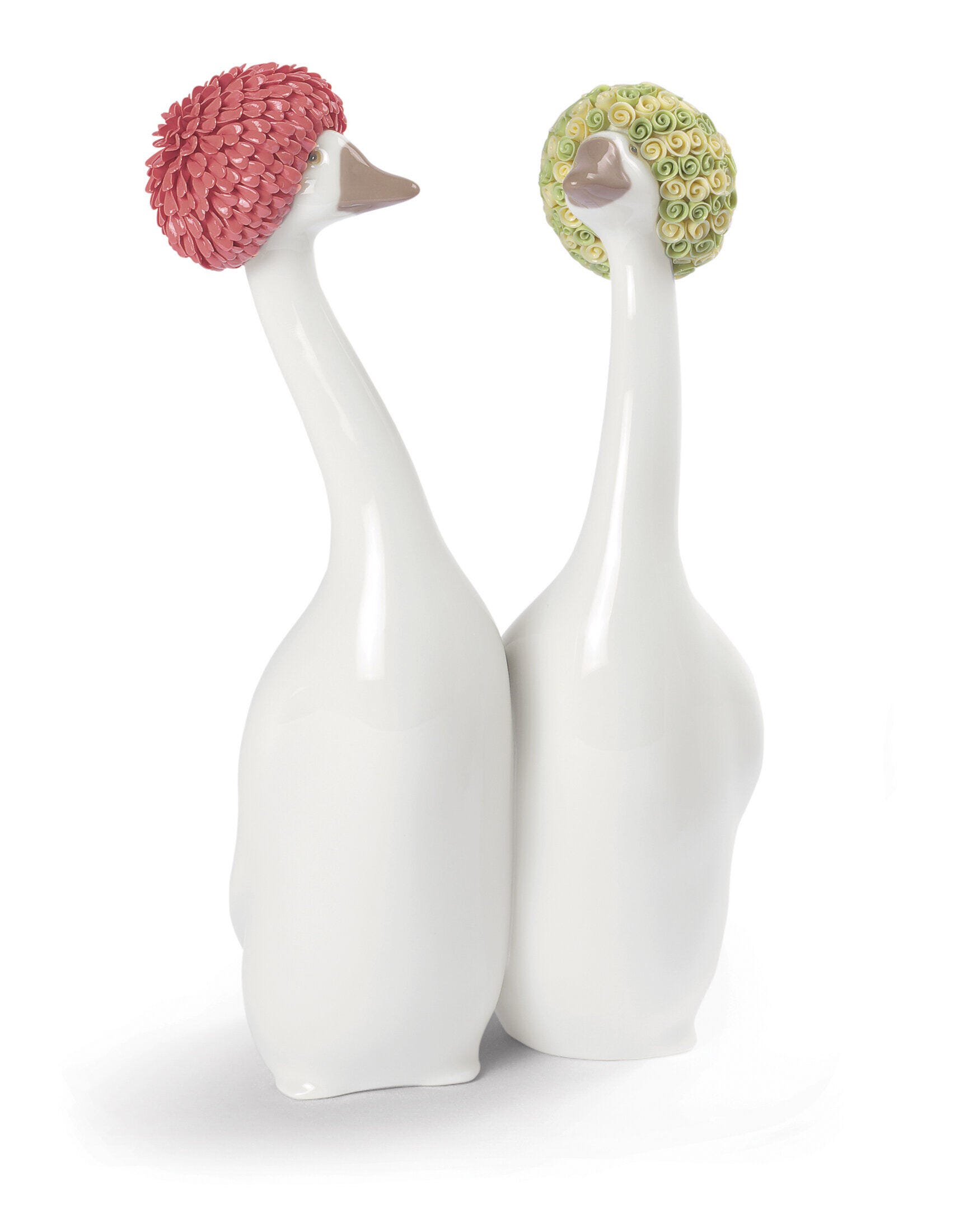 Figurine.　Yellow　and　Goossiping　Red　Geese　Lladro-India