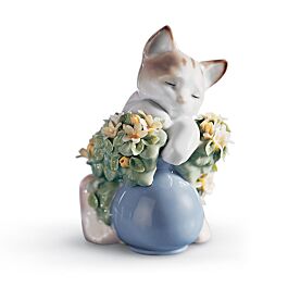 リアドロ 猫のお昼寝起こしちゃだめよ
