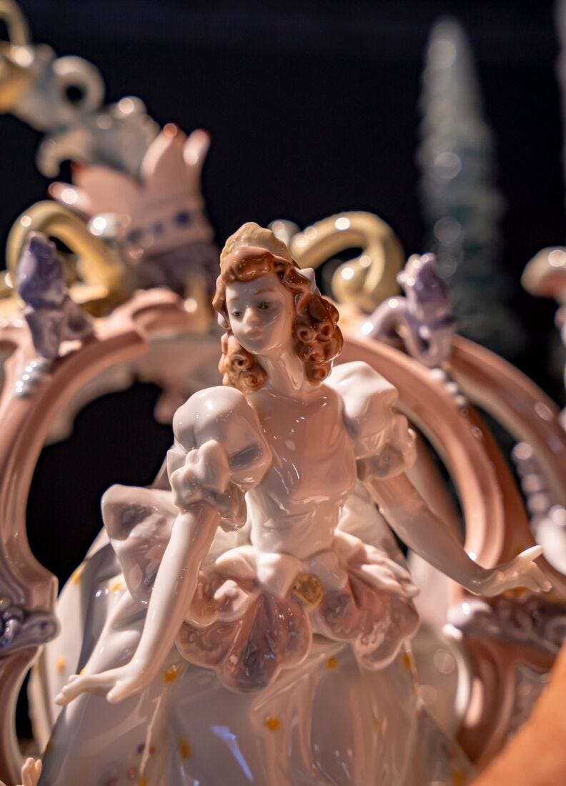 Cinderella's Arrival Sculpture. Limited Edition in Lladró