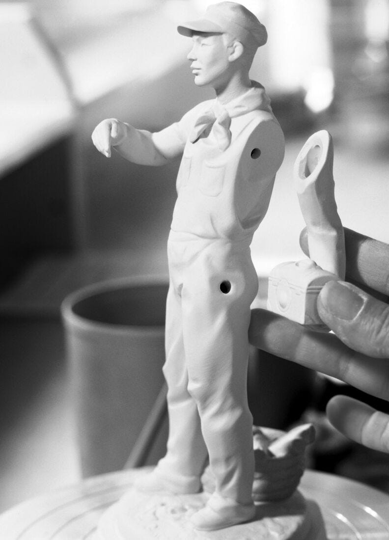 Lladro Girl Reading Figurine 05000 Lady Reading a Book in