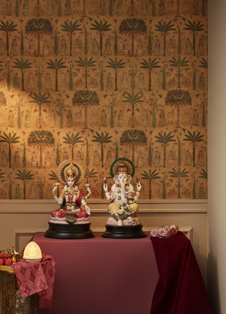 Goddess Lakshmi | リヤドロ公式オンライン