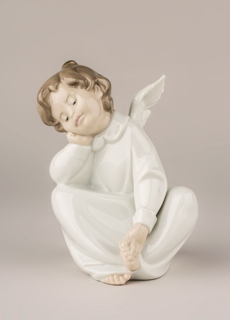 Angel Dreaming Figurine in Lladró