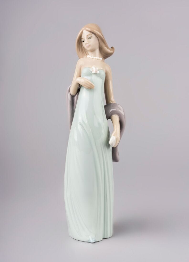 Ingenue Woman Figurine in Lladró