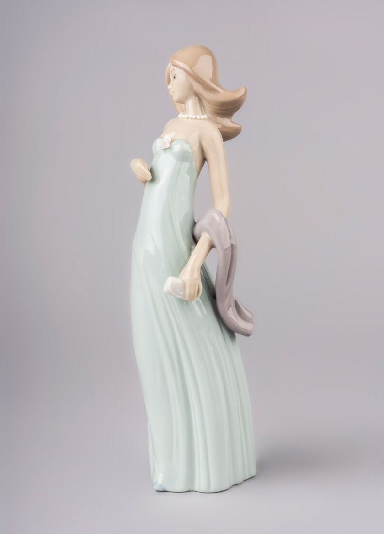 Ingenue Woman Figurine in Lladró