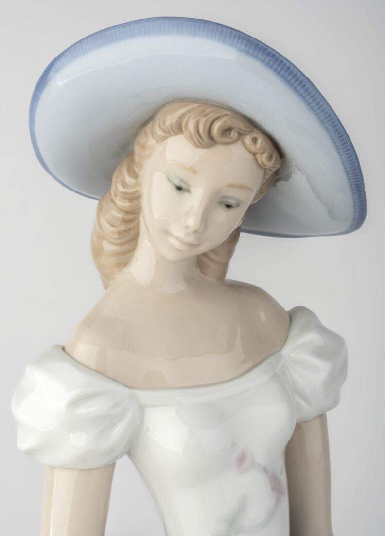 Fragances and Colors Woman Figurine in Lladró