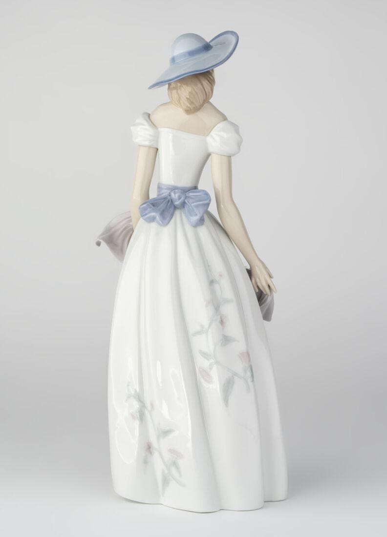Fragances and Colors Woman Figurine in Lladró