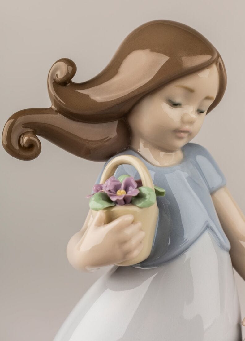 Figura niña Pequeña Violeta en Lladró