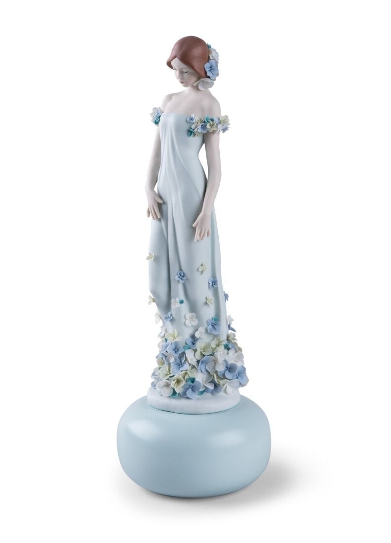 Haute Allure Refined Elegance Woman Figurine. Limited Edition in Lladró