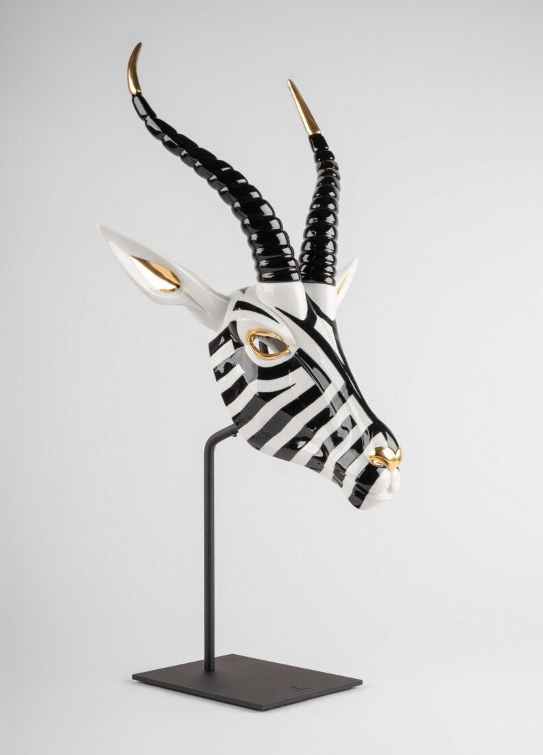 Antelope mask. Black and gold in Lladró