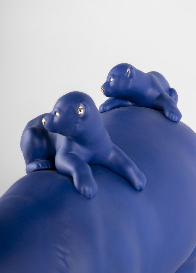 Escultura Mamá osa y sus bebés (azul-dorado). Serie Limitada en Lladró
