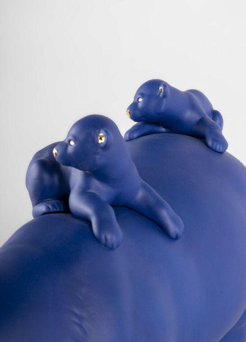 Mummy bear and babies (blue-gold) Sculpture. Limited Edition in Lladró