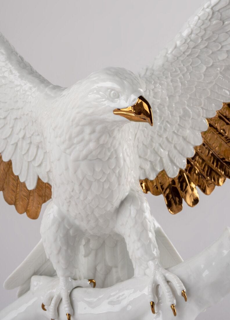 Freedom eagle Sculpture. White and copper in Lladró