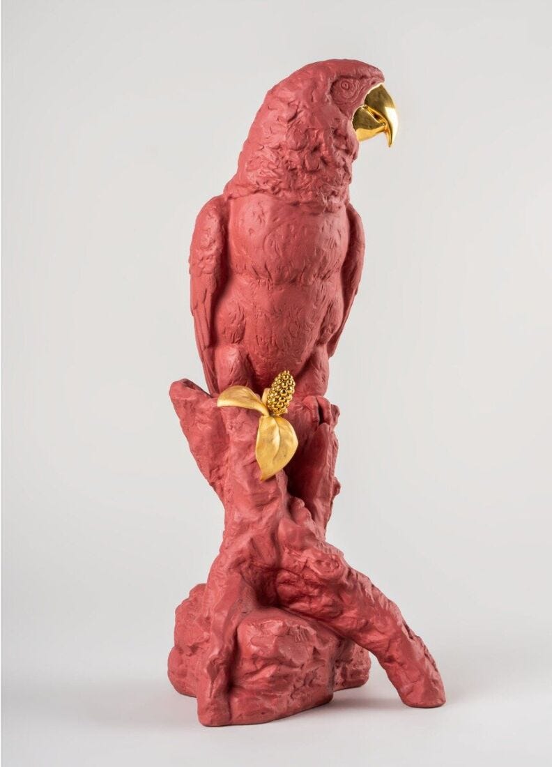 Escultura Guacamayo. Rojo y dorado. Serie Limitada en Lladró