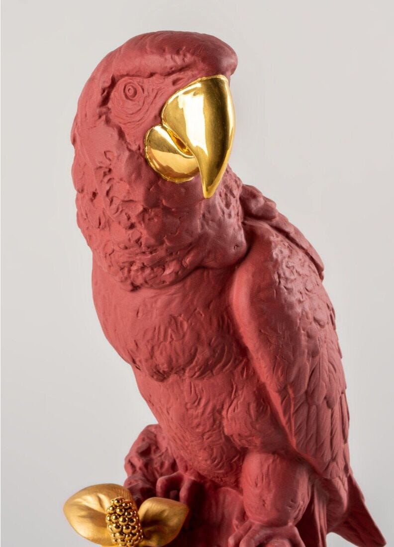 Escultura Guacamayo. Rojo y dorado. Serie Limitada en Lladró