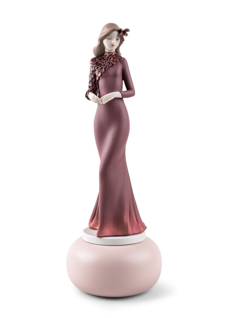 Haute Allure Timeless style Sculpture. Limited Edition in Lladró