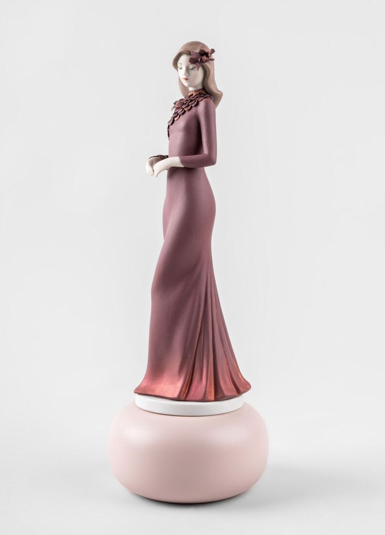 Haute Allure Timeless style Sculpture. Limited Edition in Lladró