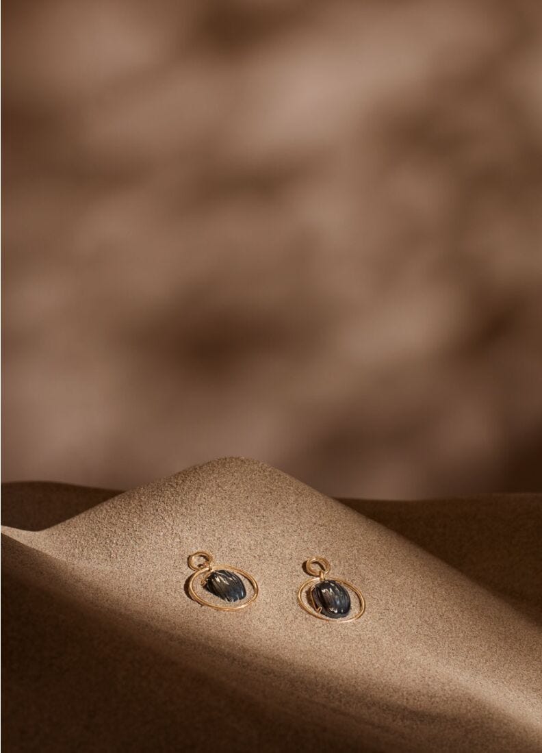 Scarab Earring | リヤドロ公式オンライン