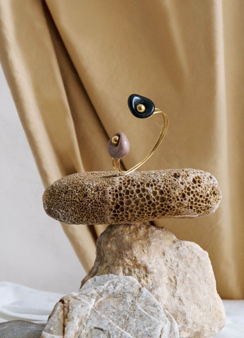 Golden Pebbles Cuff. Black, Beige and Golden luster in Lladró