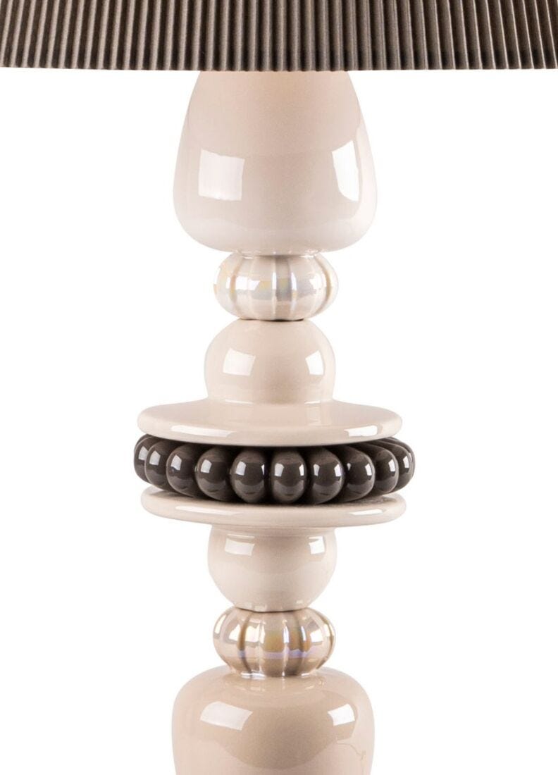 Firefly table lamp. Pearly (US) in Lladró