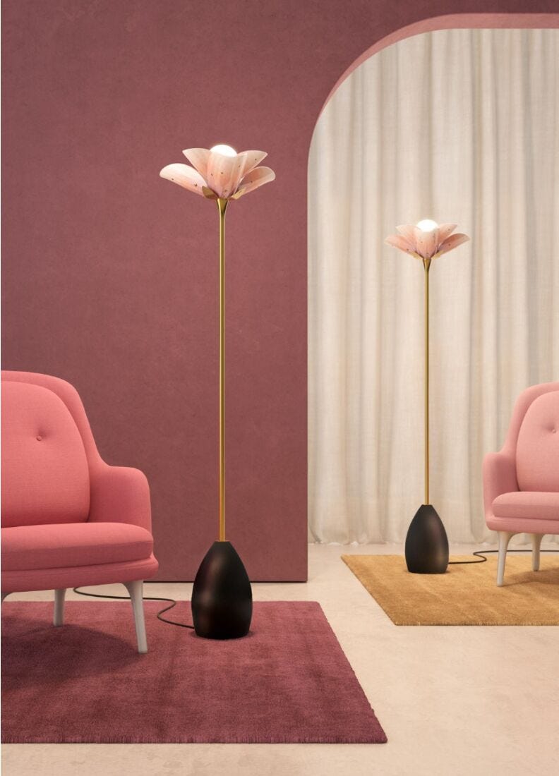 Lámpara de pie Blossom - base madera. Rosa-oro (CE) en Lladró