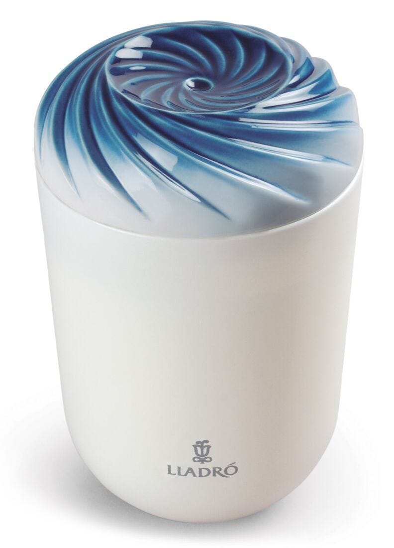 Echoes of Nature Candle. Unbreakable Spirit in Lladró