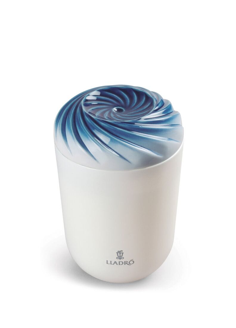 Echoes of Nature Candle. Unbreakable Spirit | Lladró® USA