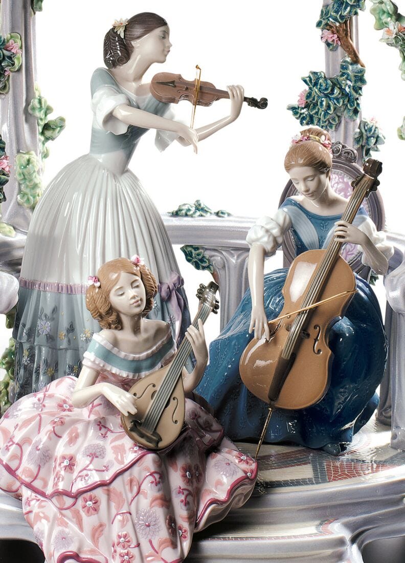 Summertime Symphony Women Sculpture. Limited Edition in Lladró