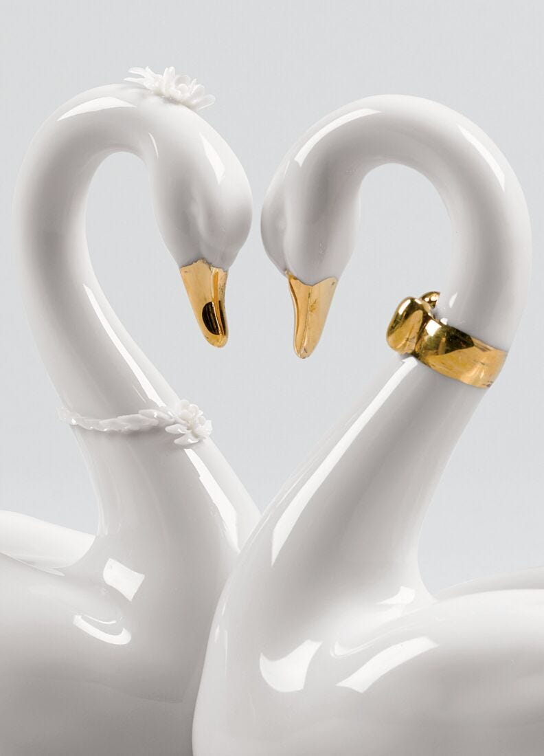 Endless Love Swans Figurine. Golden Luster in Lladró