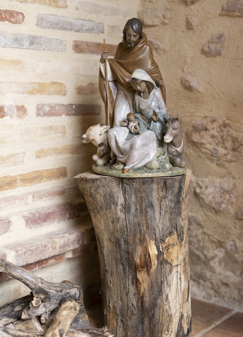 Joyful Event Nativity Figurine. Gres in Lladró