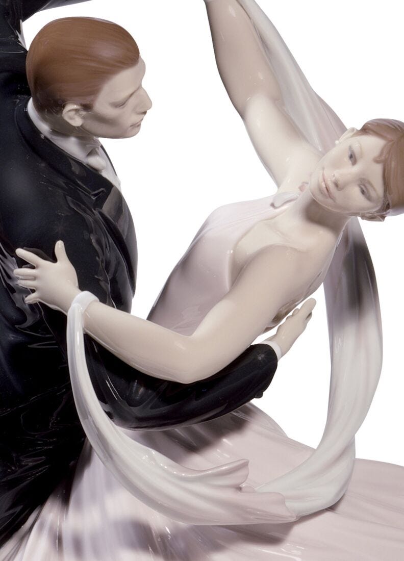 Elegant Foxtrot Couple Figurine. Limited Edition in Lladró