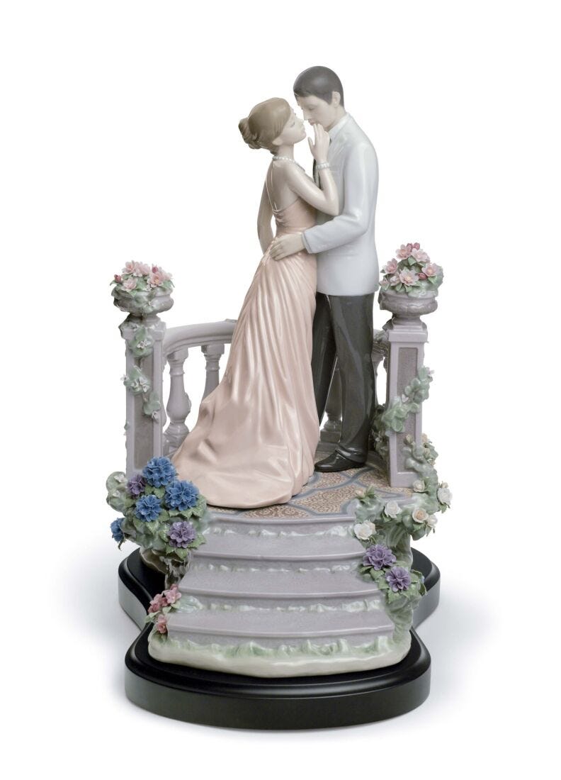 Moonlight Love Couple Figurine. Limited Edition in Lladró