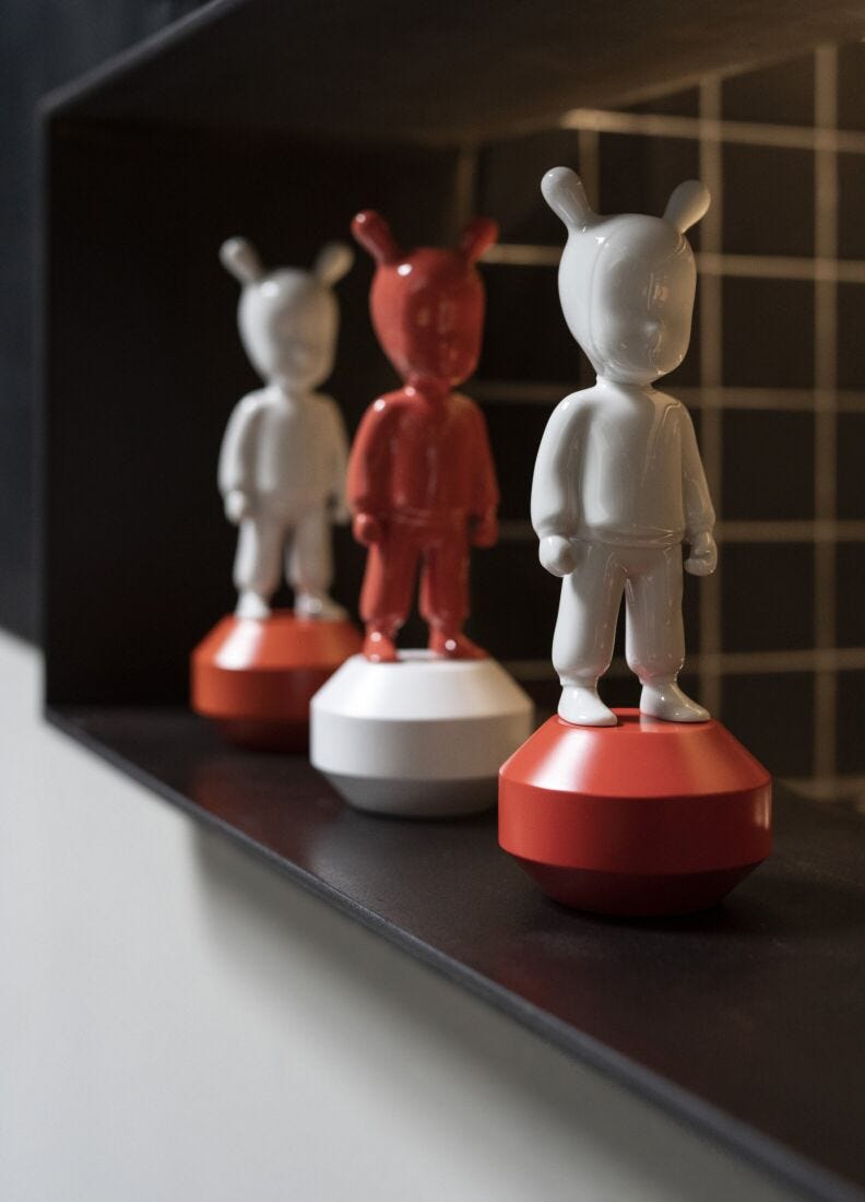 Figurina The Guest Little - bianco su rosso. Modello piccolo in Lladró
