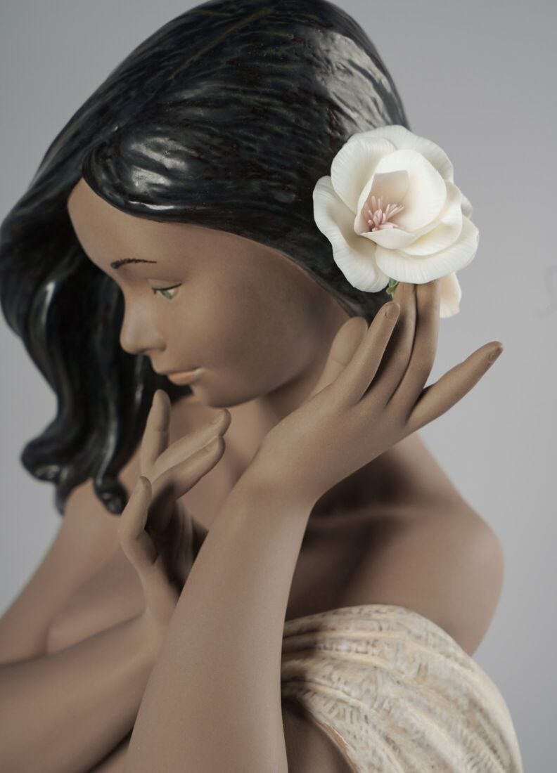 Subtle moonlight Woman Figurine. Limited edition in Lladró