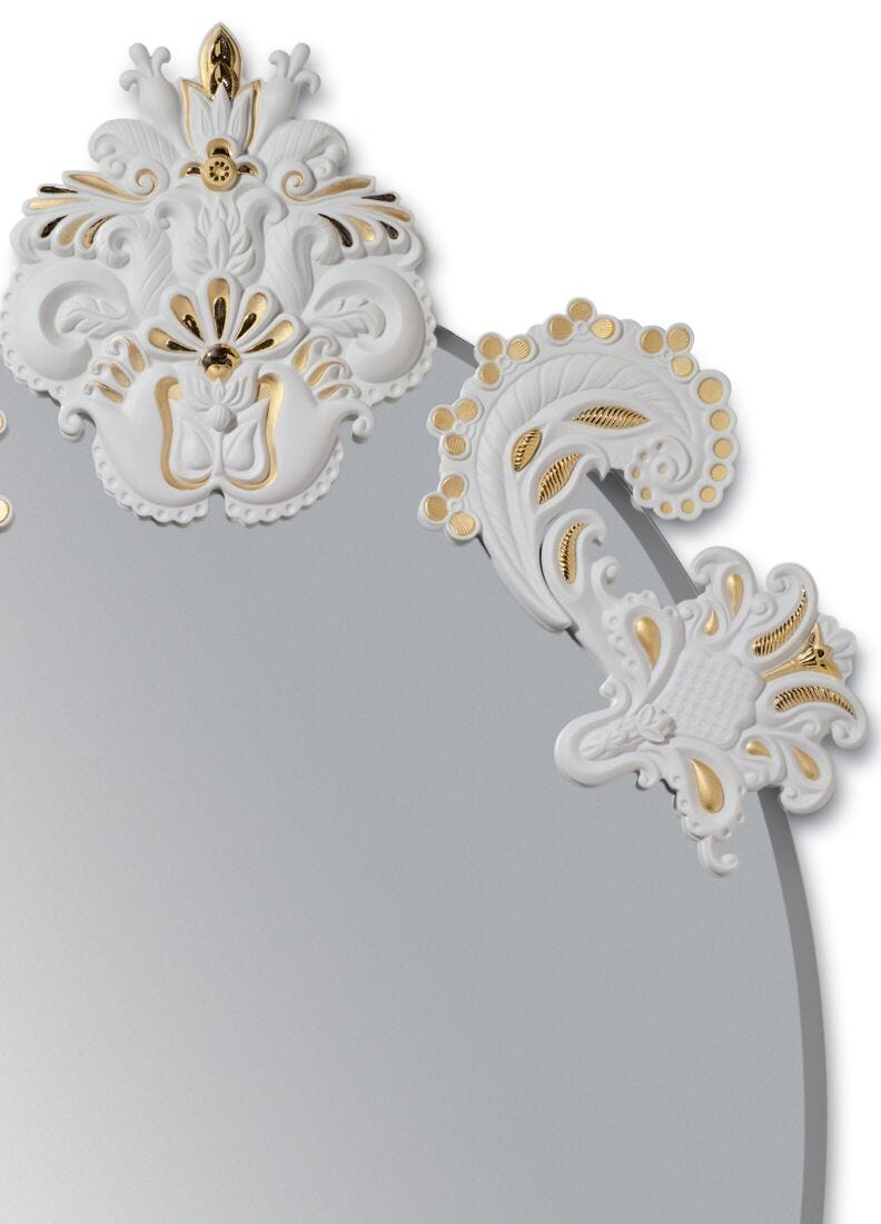 Espejo de pared ovalado sin marco. Lustre oro y blanco. Serie limitada en Lladró