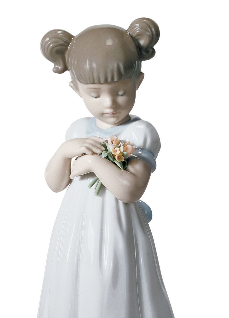 Flowers for Mommy Girl Figurine in Lladró