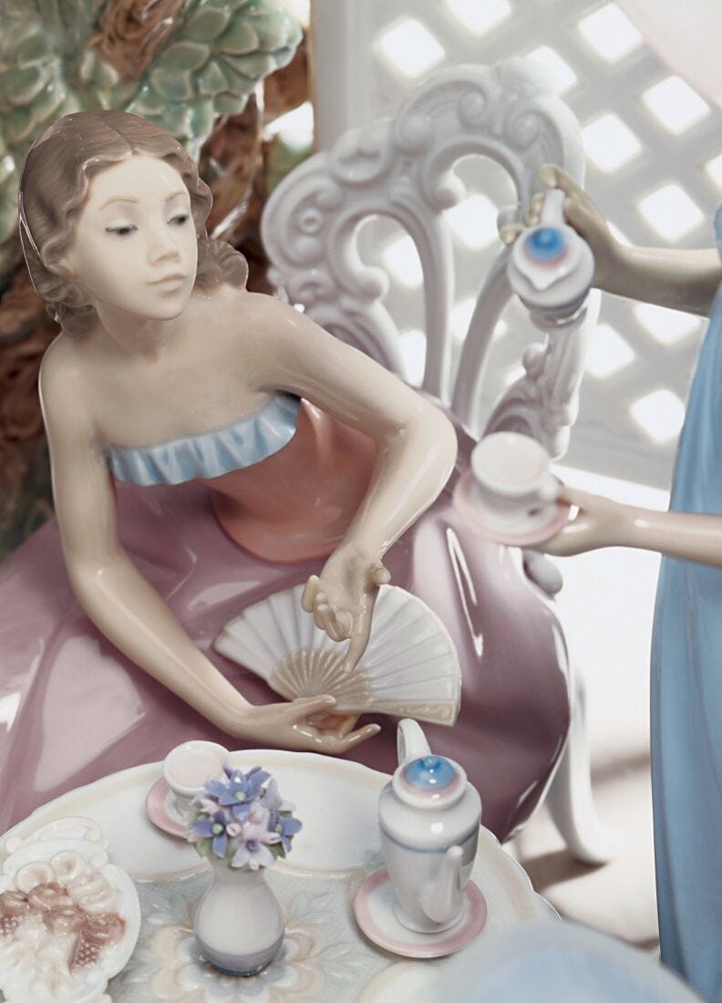Tea in The Garden Women Sculpture. Limited Edition in Lladró