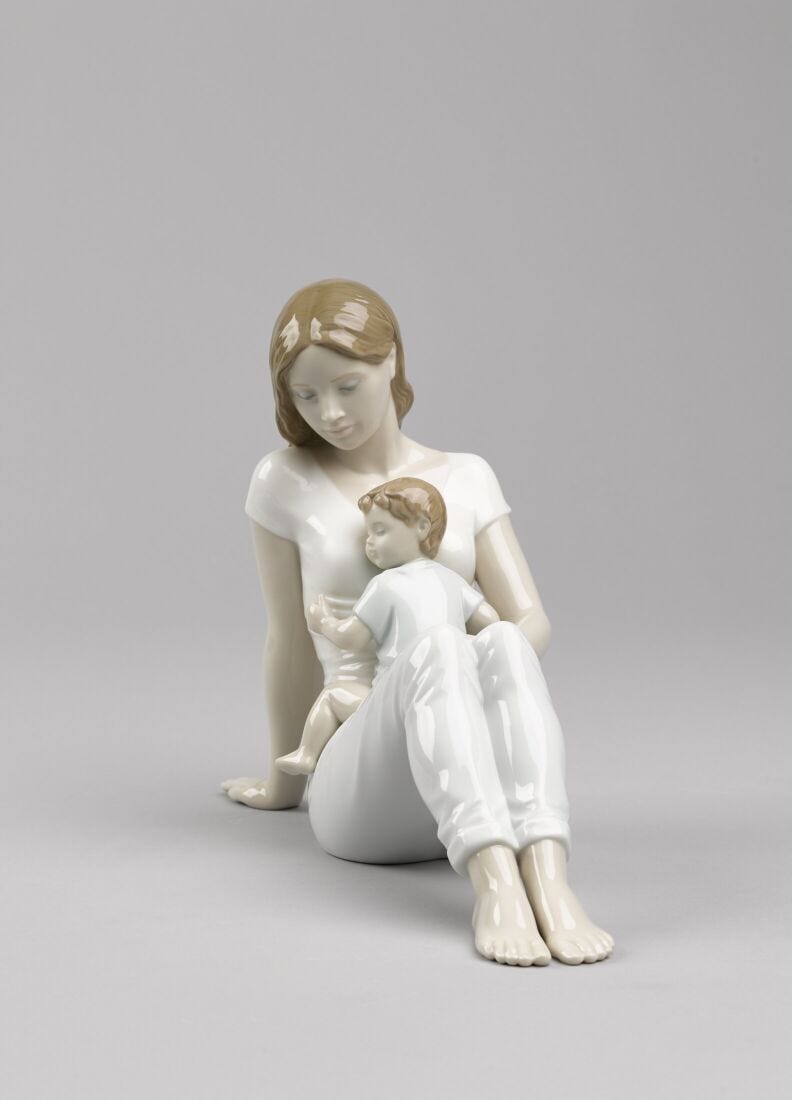A mother's love Figurine Type 445 in Lladró