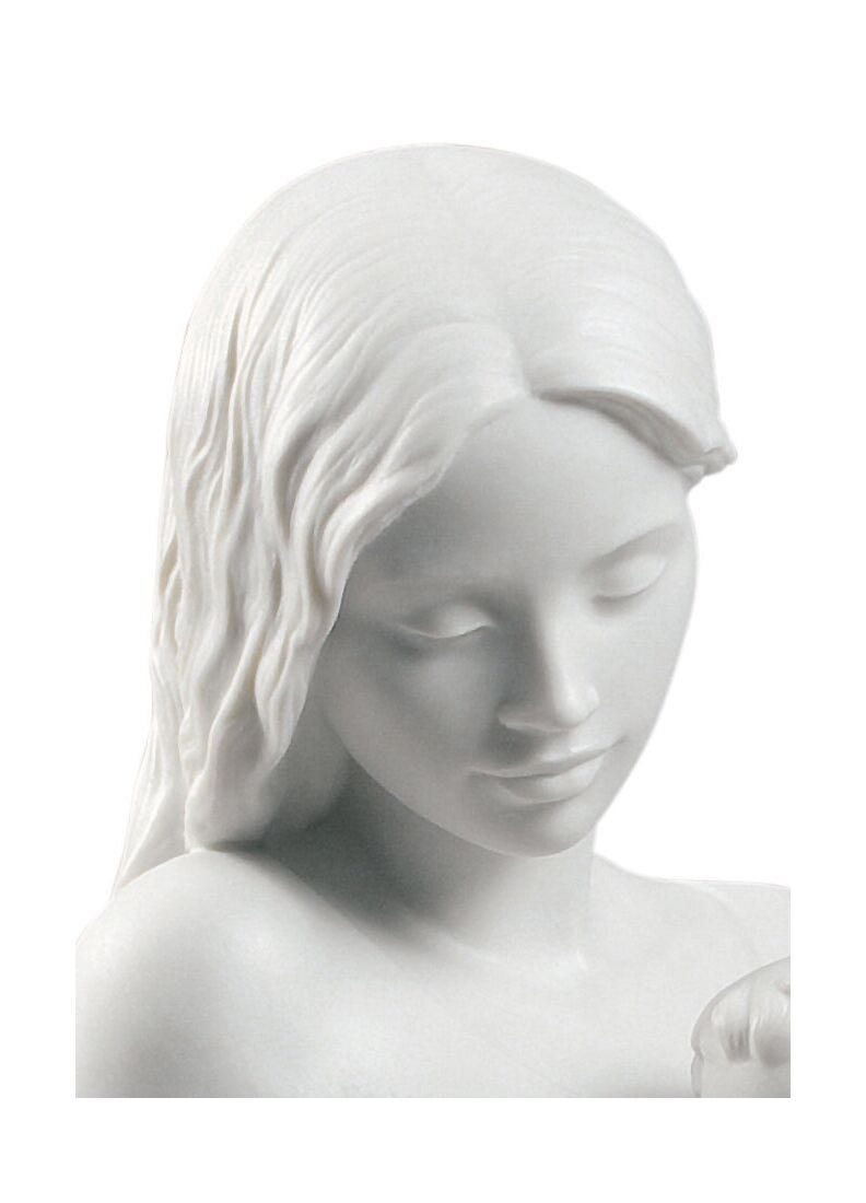 A mother's love Figurine. Matte White in Lladró